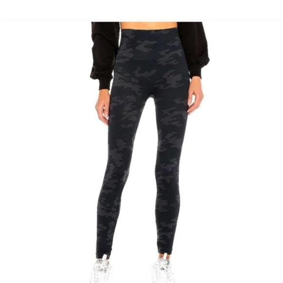 SPANX Pants - Spanx Look At Me Camo Leggings Size Medium